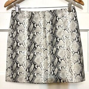 NWOT Wild Honey Gray Snake Print Mini Skirt - Looks like Leather-Size Medium